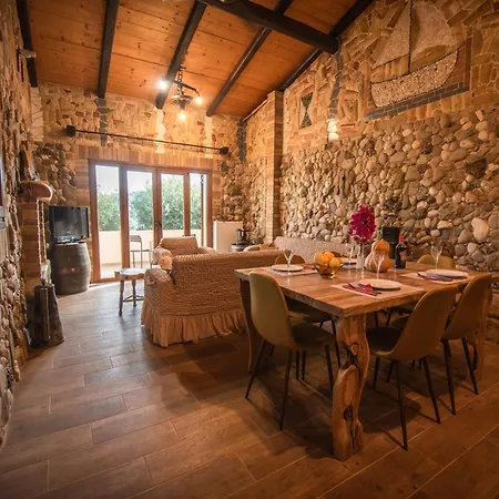 Wood & Stone House 아파트 Skriperon