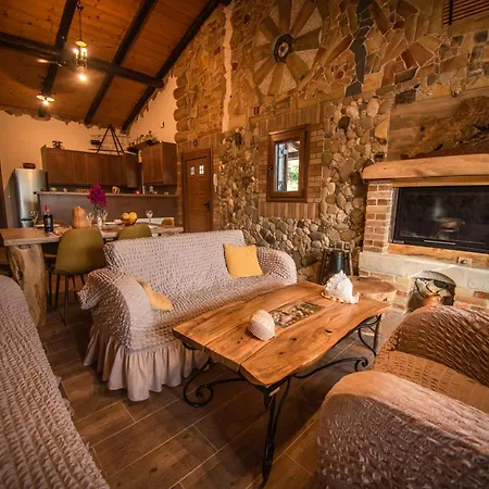 Wood & Stone House Skriperon