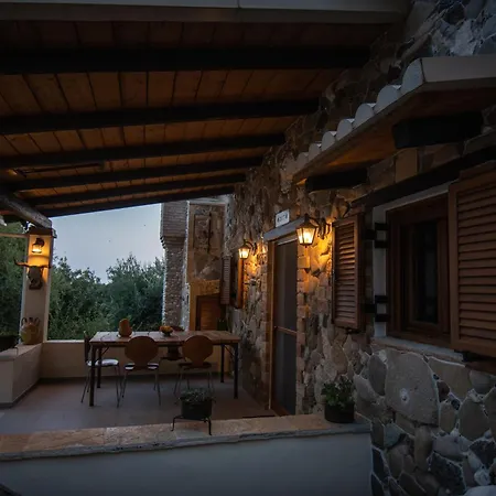 Wood & Stone House Skriperon