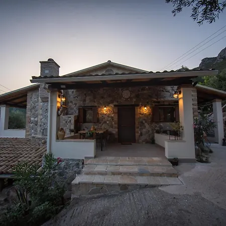 아파트 Wood & Stone House