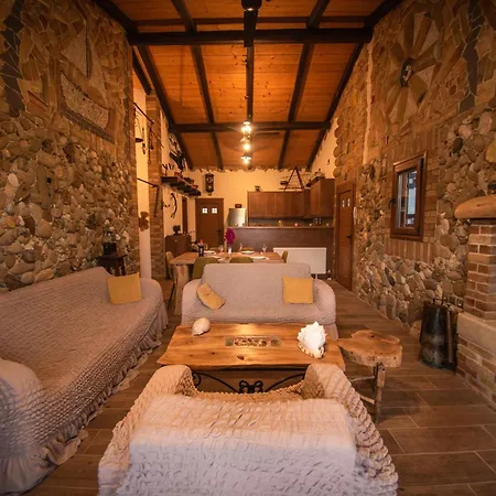 Wood & Stone House 아파트 Skriperon